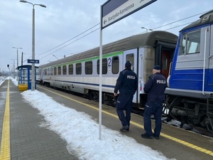 &quot;Aktywna tarcza&quot; działania policjantów, patrolujących rejon trakcji kolejowej w Sandomierzu